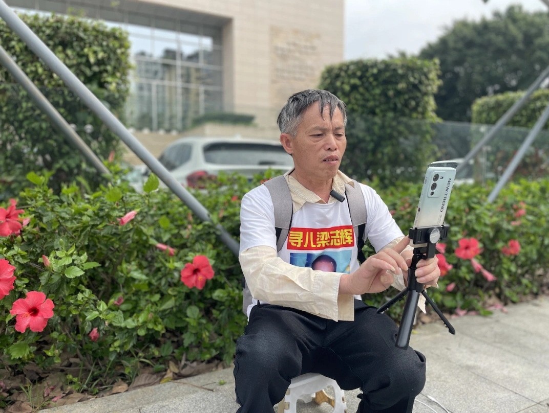 “蹭”孙海洋热度的寻亲家长们：用尽力气让人看到，哪怕一秒 Nuxo7iyIvonoWR21jpg