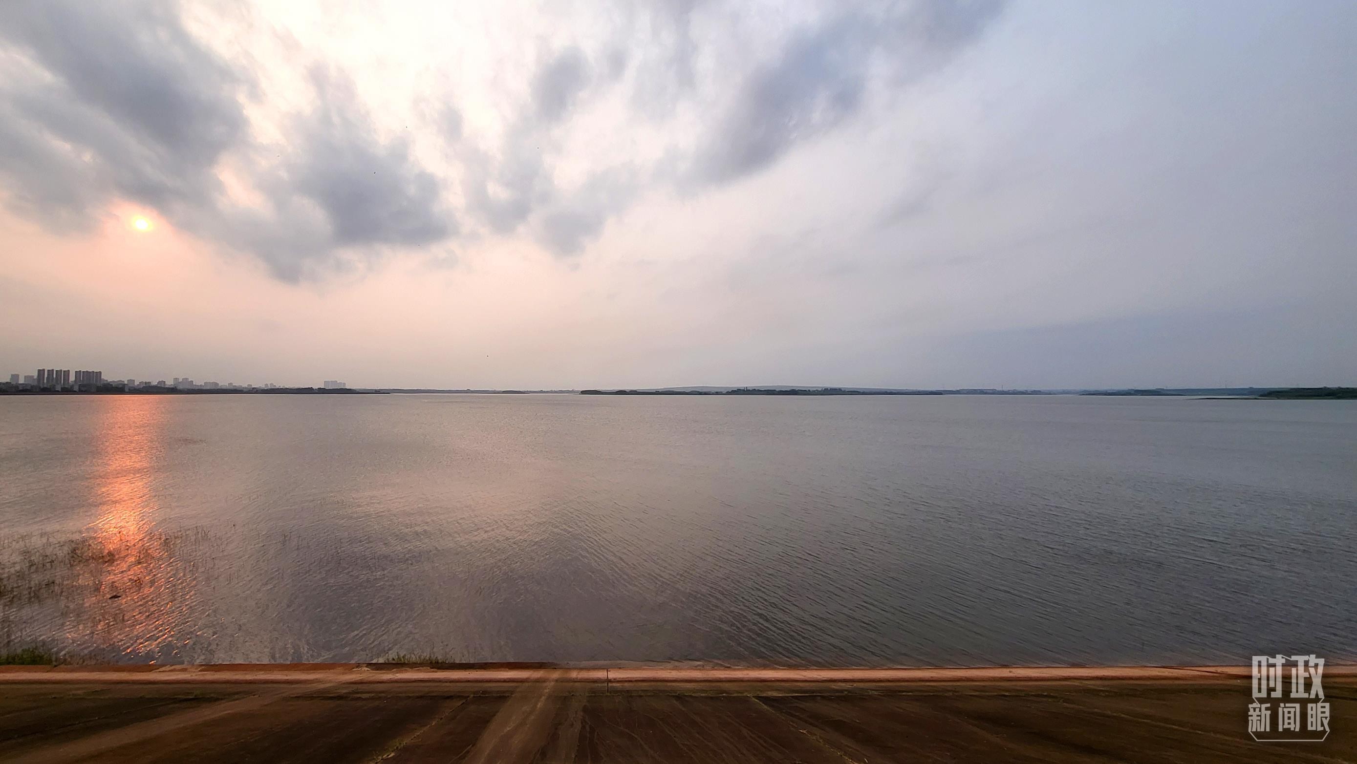 时政新闻眼丨习近平赴广东湛江考察，承载哪些战略考量？ v881zB6Sc15mzzmvjpg