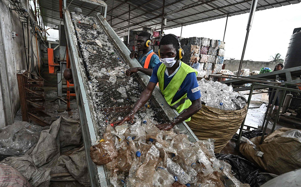 图说｜塑战速决？塑料垃圾正在污染生态系统，人类如何应对 v4qnLCgg6NC6jy47jpg