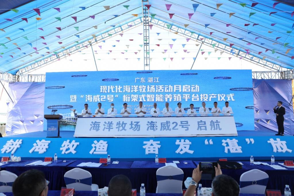 湛江这个满满科技感的“巨无霸”投用!现代化海洋牧场活动月启动 LPJlTx52lqu65QaJjpg